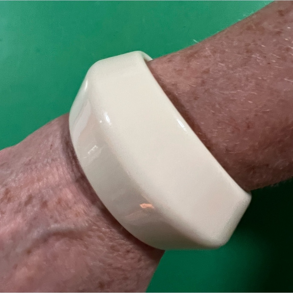 Vintage bracelet of lucite in beautiful shape